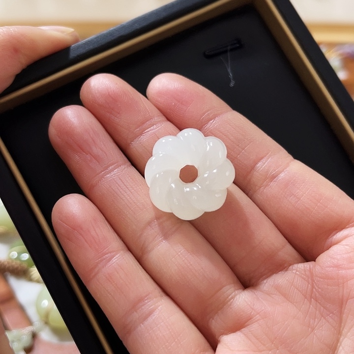 云***轻和田玉未镶嵌颈饰