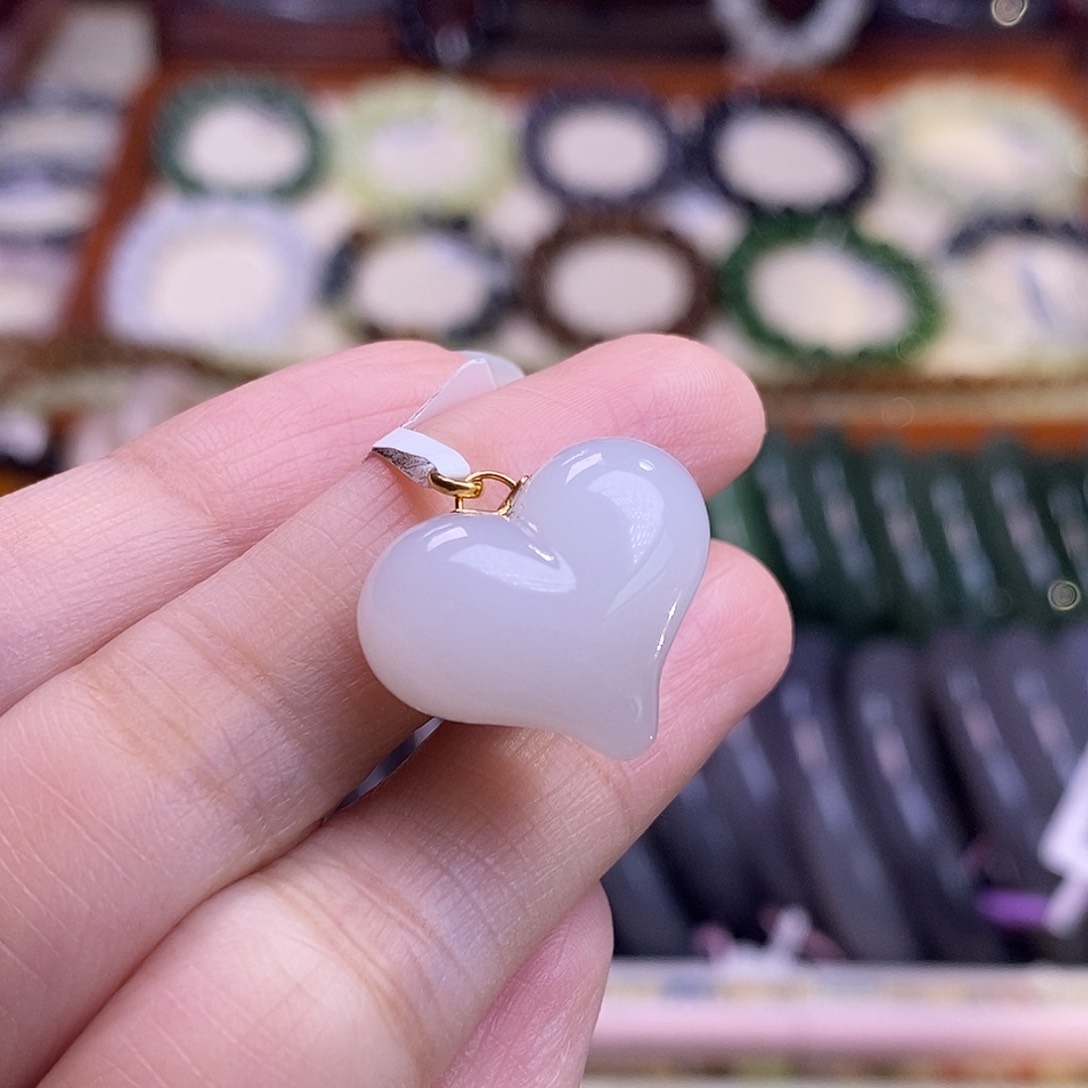 颈饰未镶嵌和田玉白玉金镶屁桃爱心毕业级