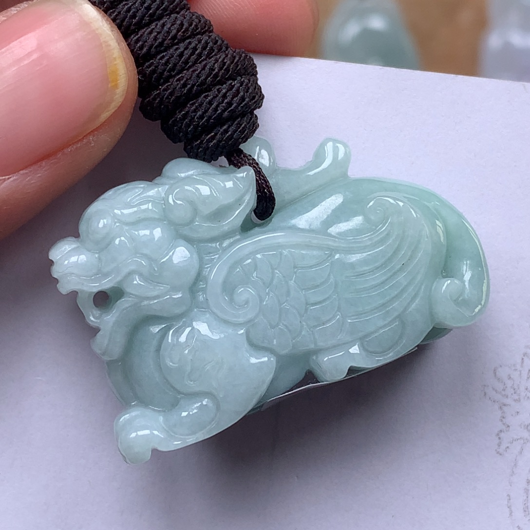 翡翠未镶嵌颈饰麒麟