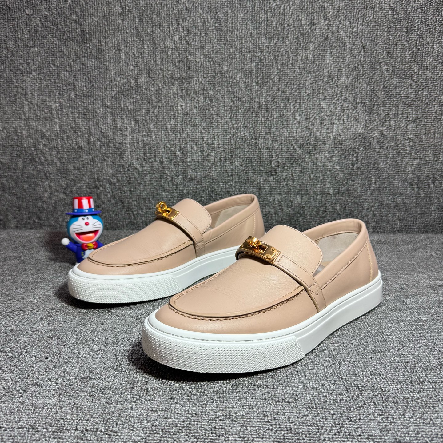 未使用 Hermes/爱马仕 37码 白粉Kelly扣休闲鞋 D9588