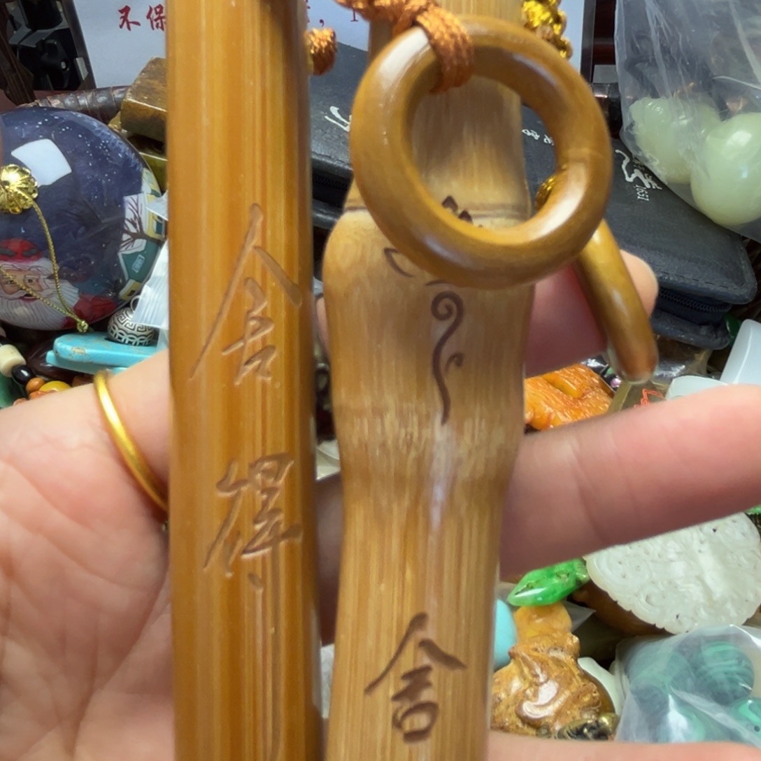 吉***号查罗石合金颈饰摆件一件一拍