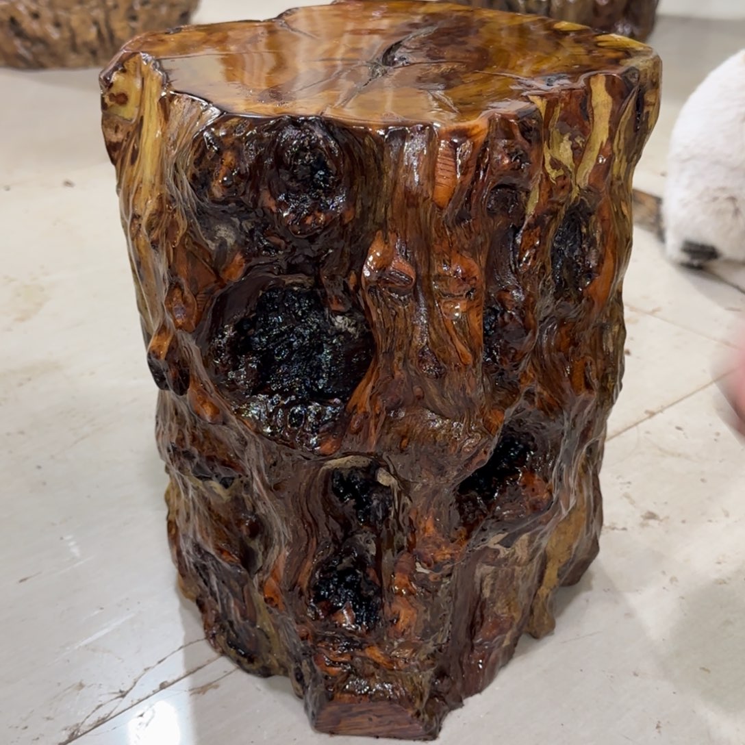 在***江龙纹鸡心枣木手工艺品 