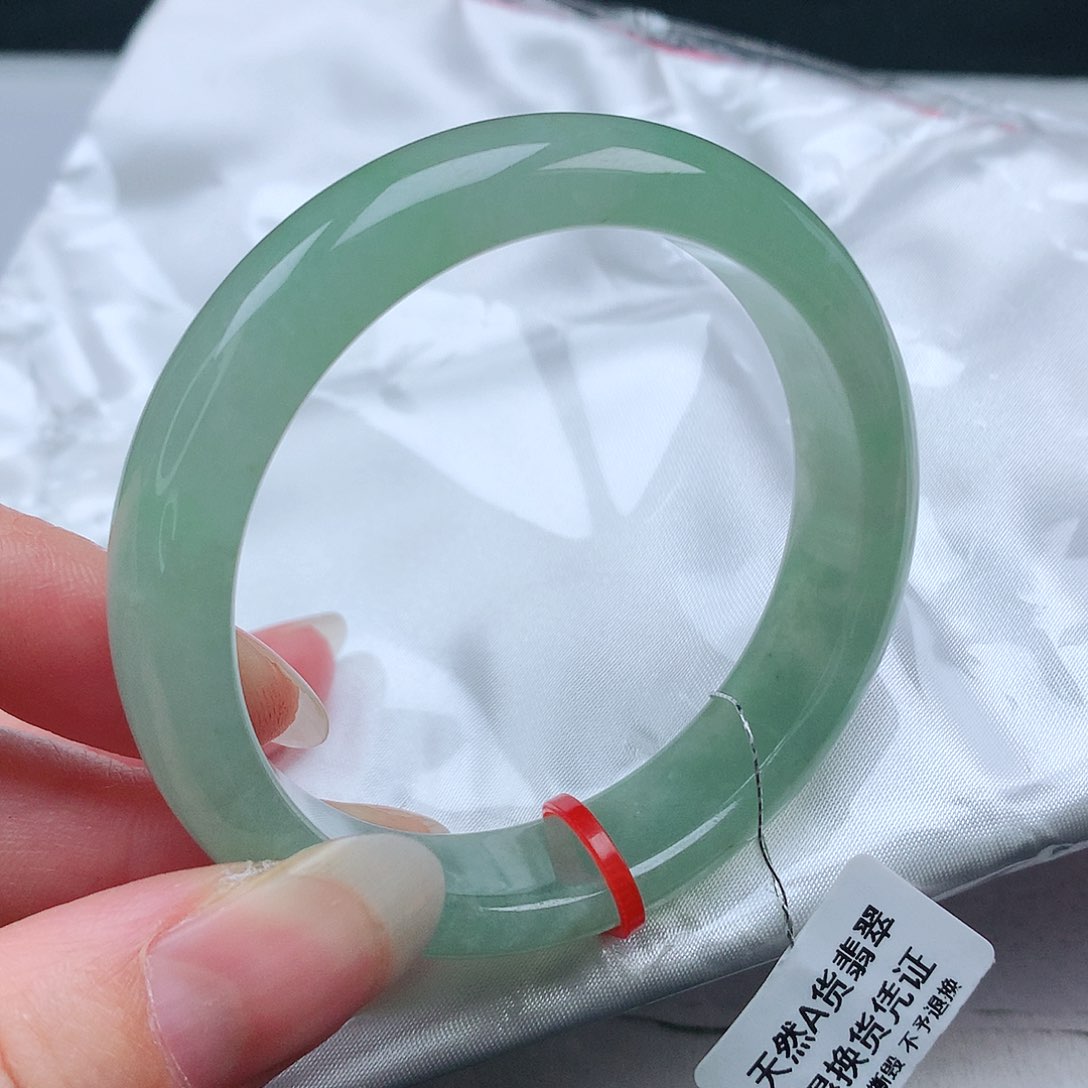 翡翠手镯未镶嵌53圈