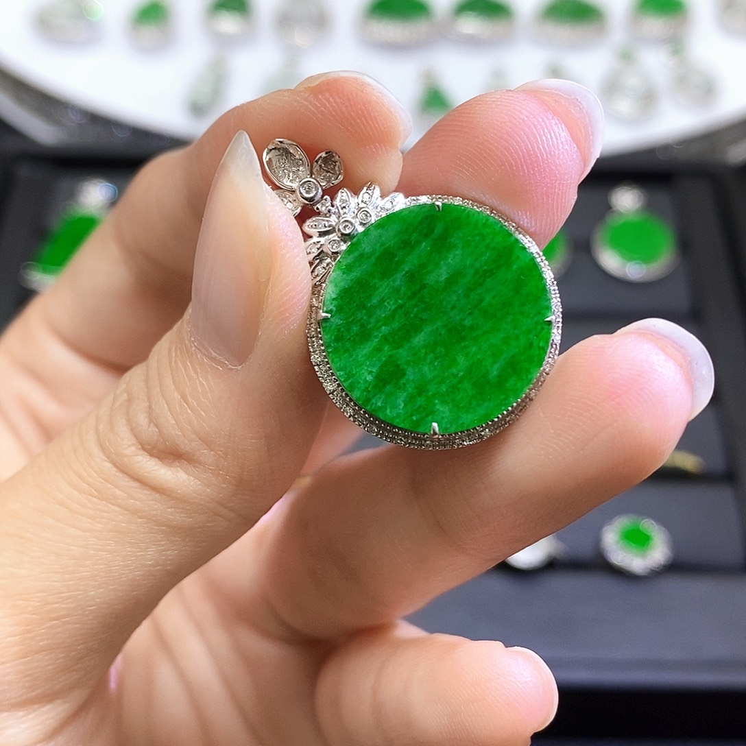 翡翠18K金镶嵌吊坠(不含链)