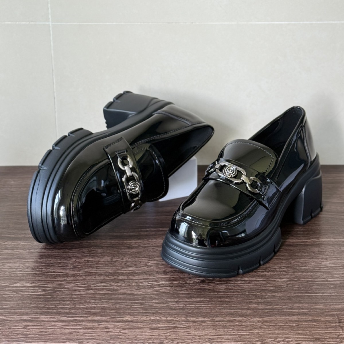 小个子厚底高小皮鞋女2025新款英伦风百搭黑英伦风串珠乐福鞋