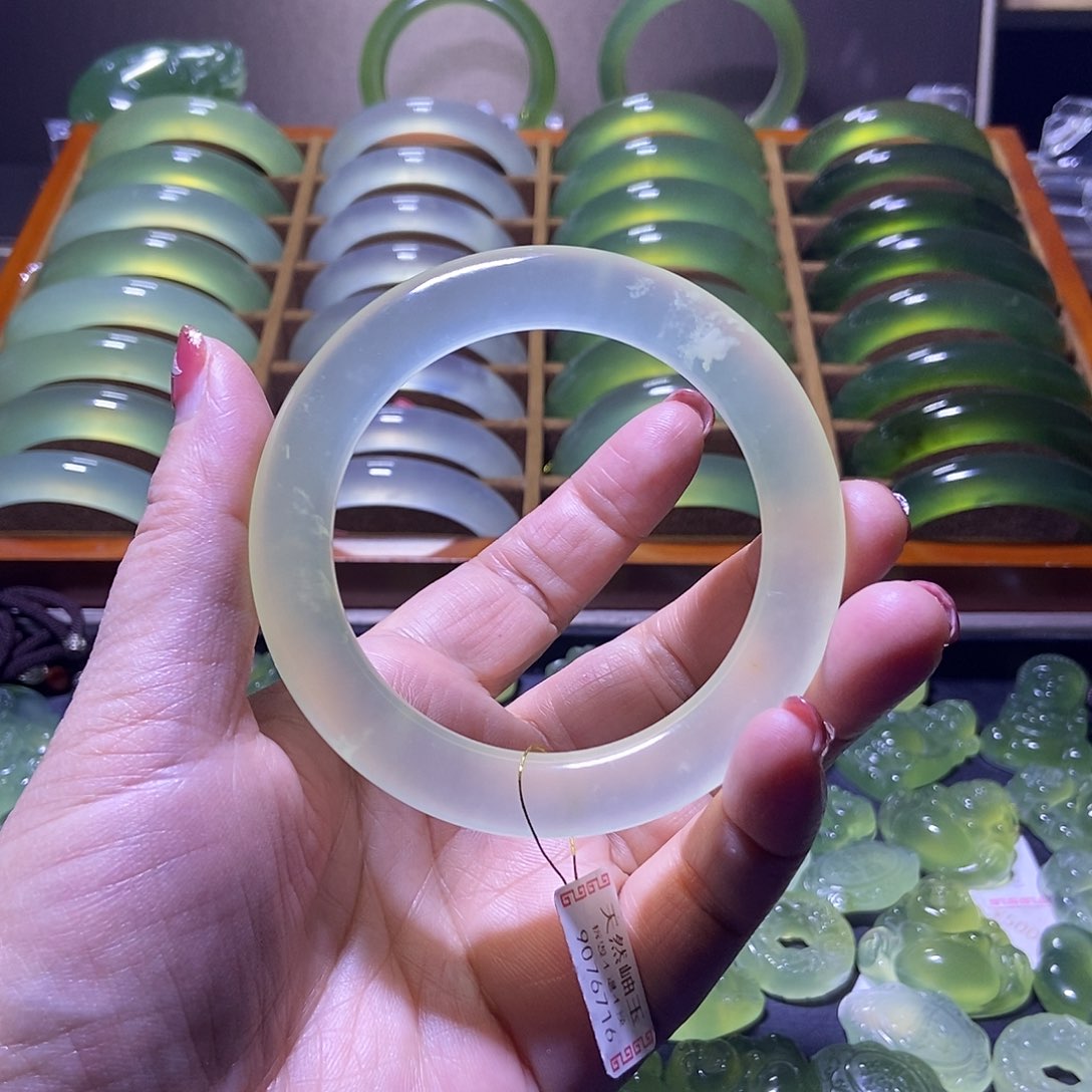 蛇纹石玉玉镯未镶嵌
