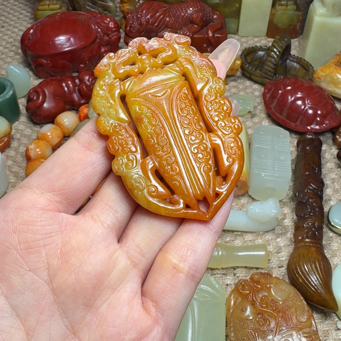 蛇纹石玉未镶嵌颈饰