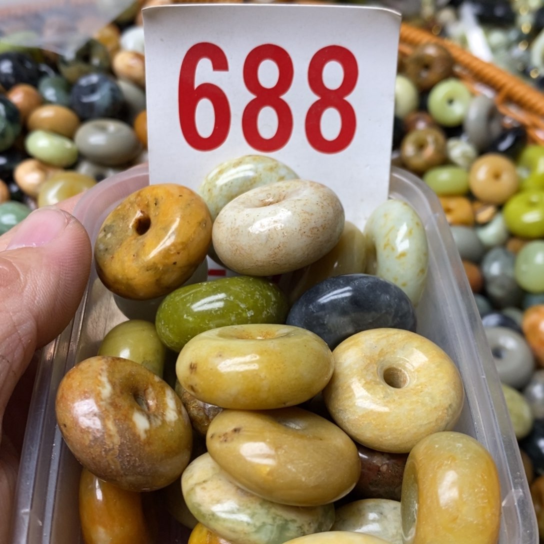 蛇纹石玉挂坠未镶嵌