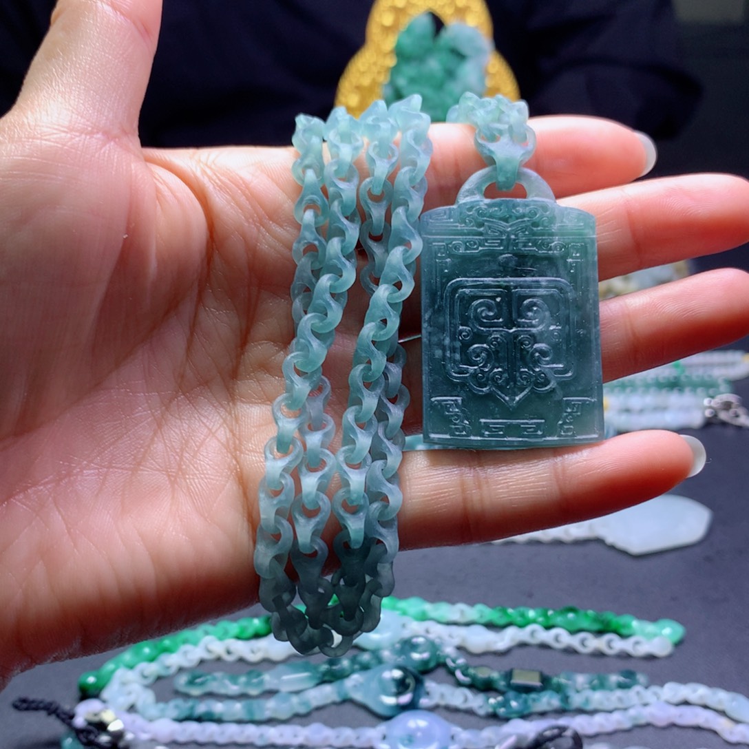 齐***圣定制翡翠未镶嵌翡翠