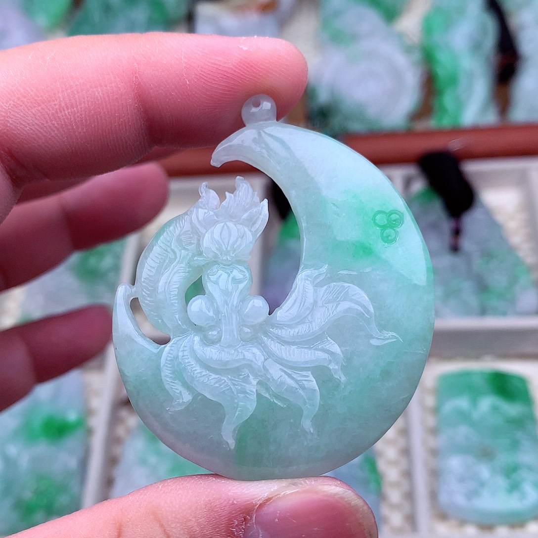 翡翠未镶嵌吊坠(不含链)