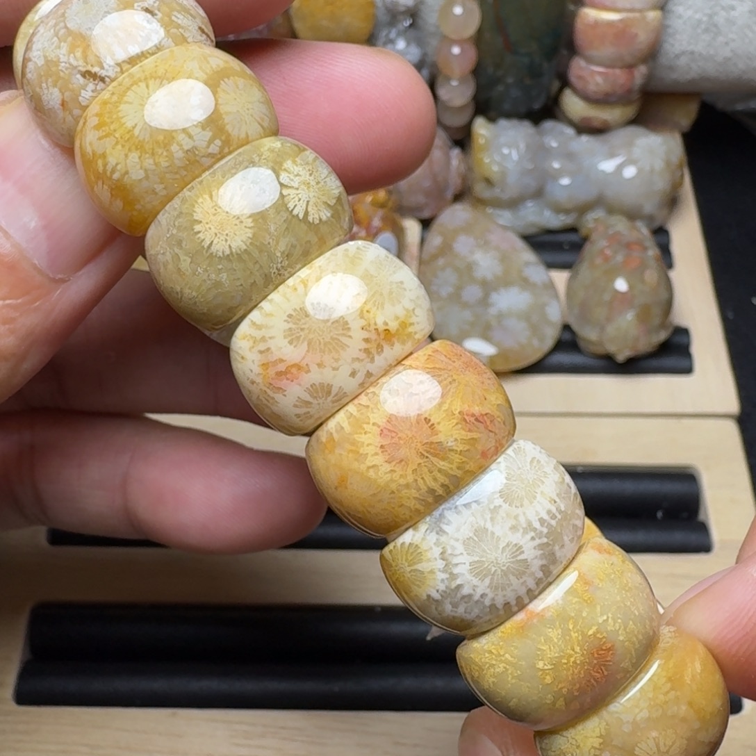 硅化玉未镶嵌纯天然色有机玉石保真色蝴蝶花