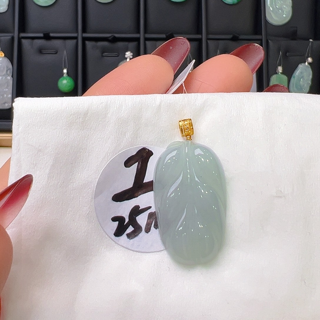 翡翠18K金镶嵌颈饰
