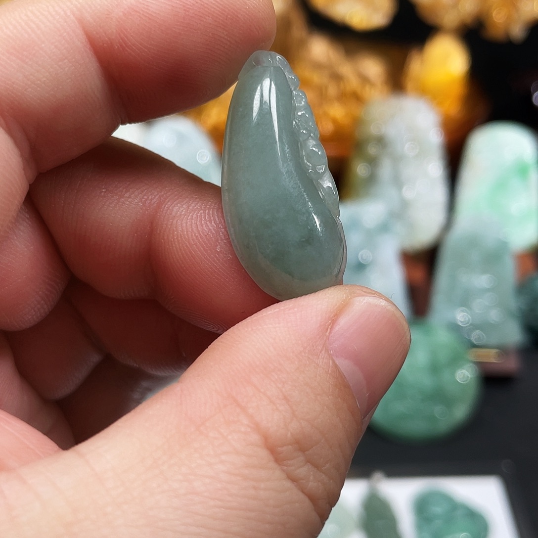 翡翠未镶嵌颈饰福瓜