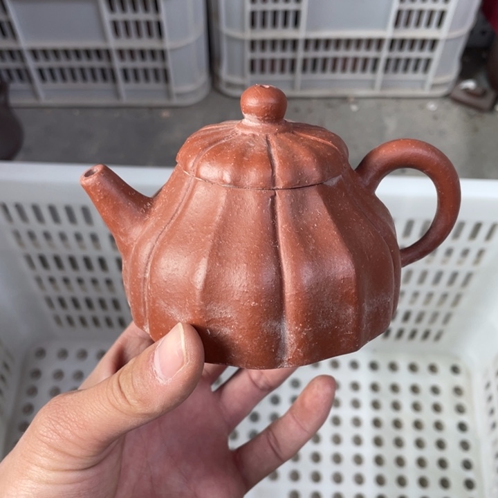 老厂紫砂壶一件。