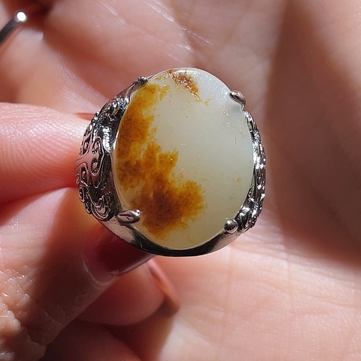 未镶嵌戒指和田玉A****）