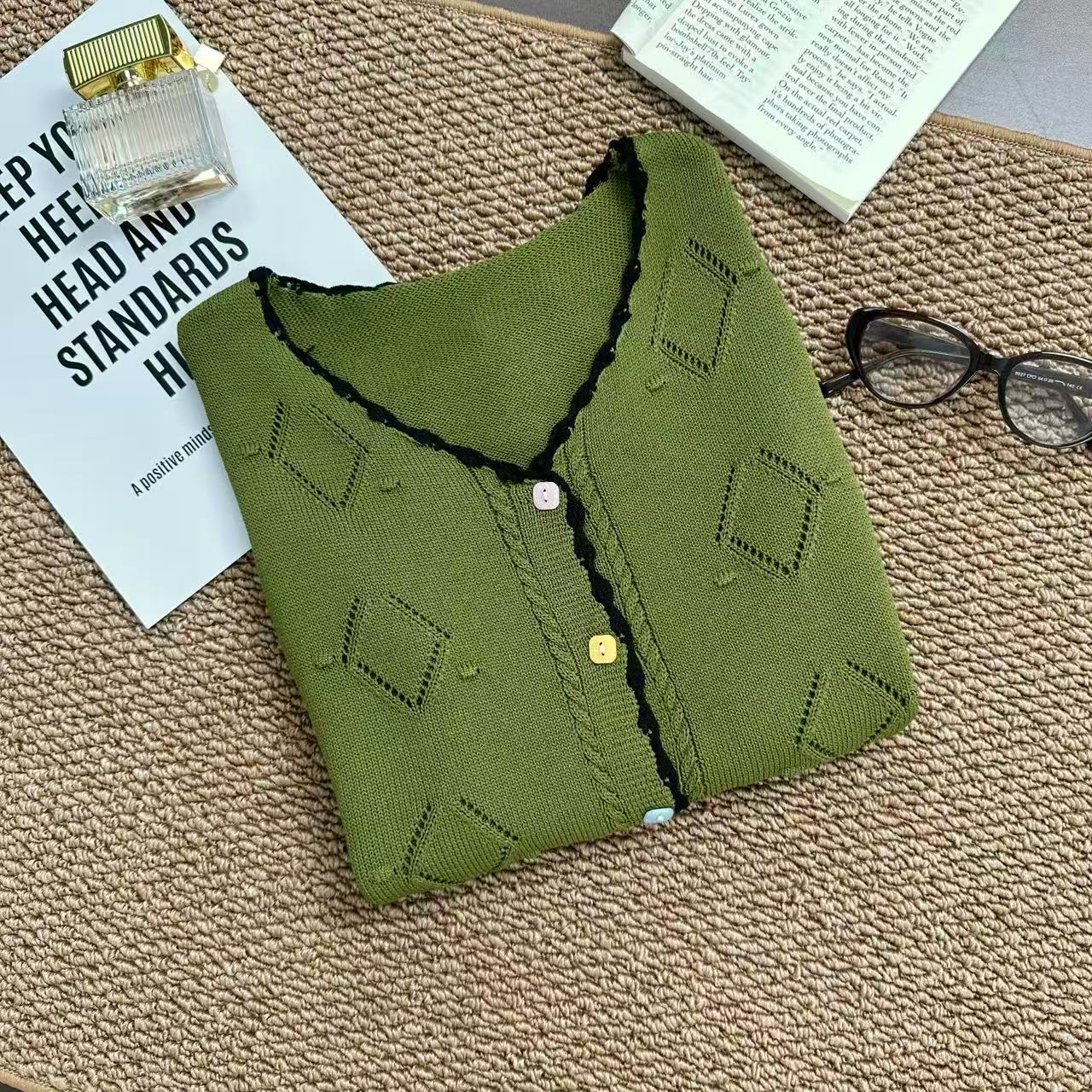 港式复古小花边~彩色小方扣菱格设计洋气显白针织衫T017绿