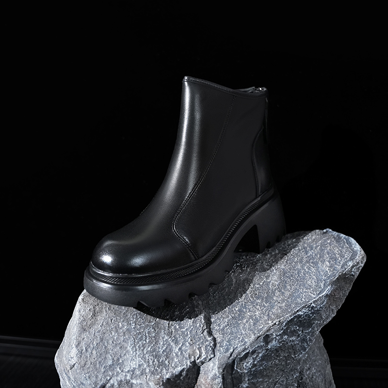 高跟圆头粗跟防水轻职风冬季短靴秋冬休闲女靴2025年新款真皮潮流