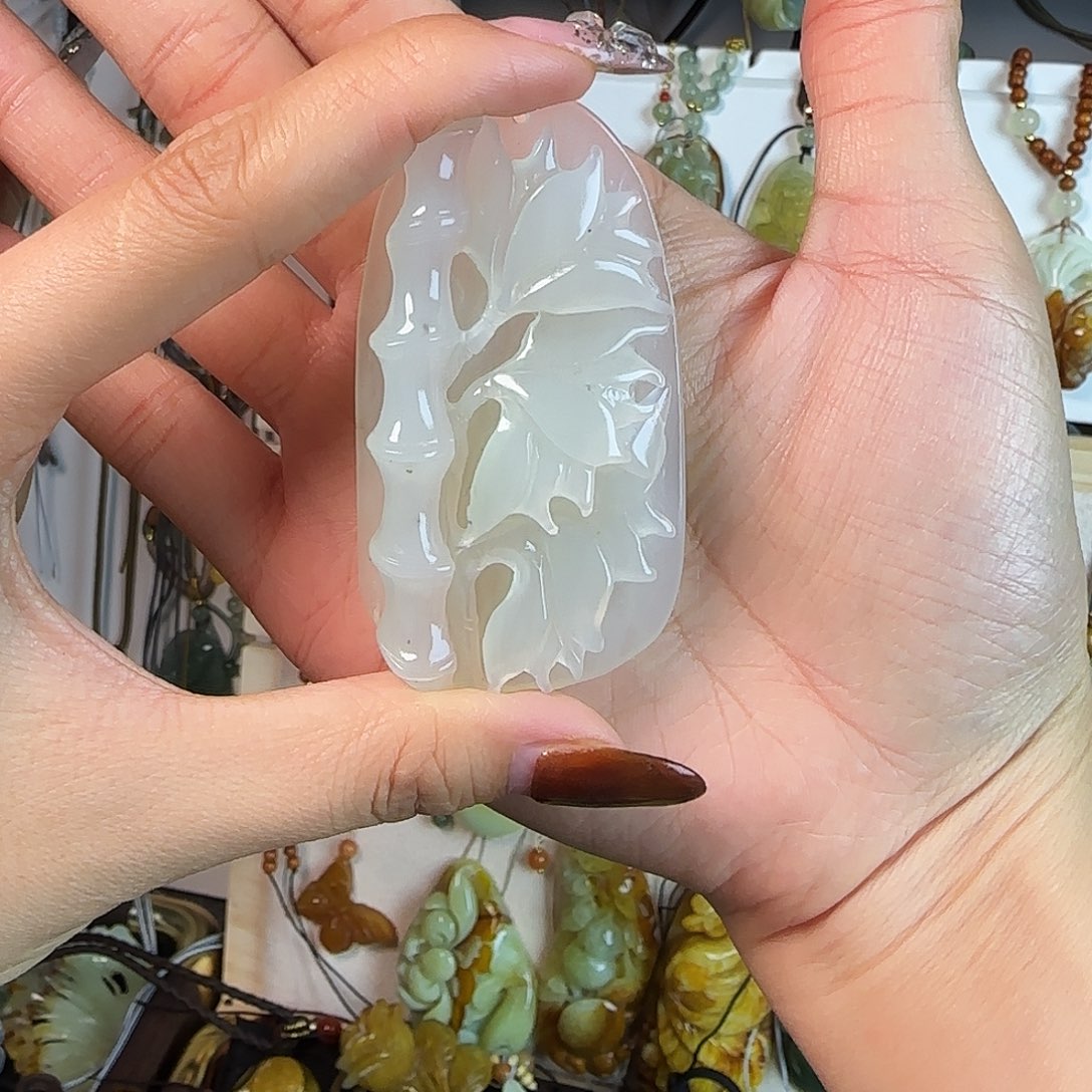 蛇纹石玉未镶嵌颈饰