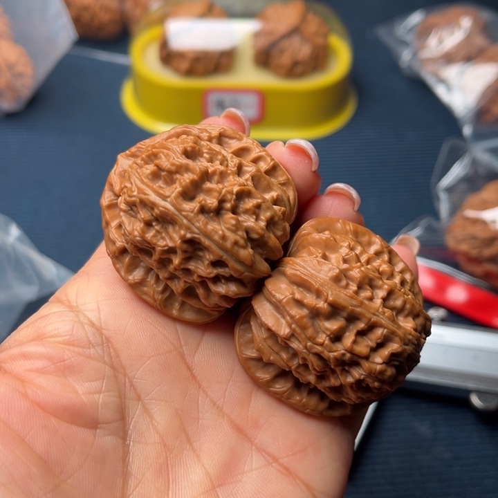 文玩核桃吊坠40白狮子全品