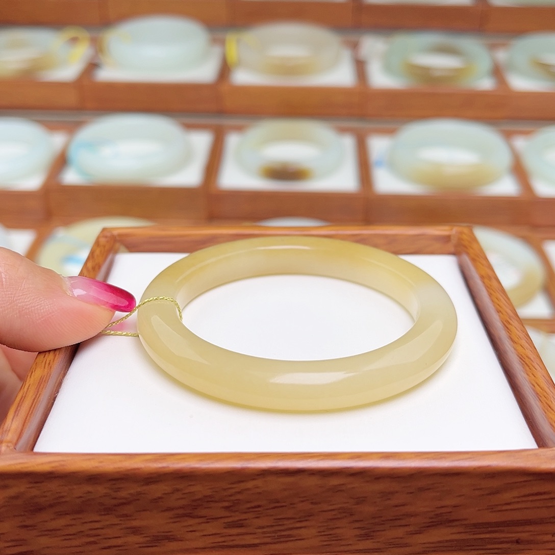 和田玉手镯未镶嵌51.6