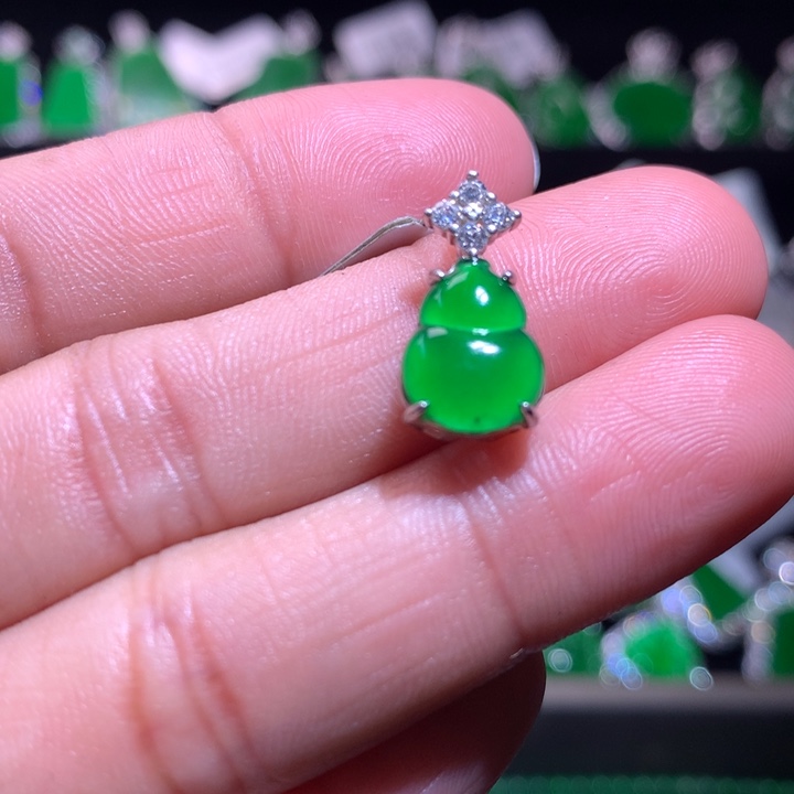 【闪购商品】颈饰银S925镶嵌翡翠