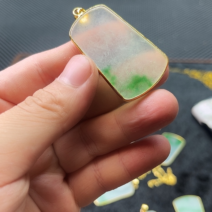 翡翠颈饰未镶嵌啊啊