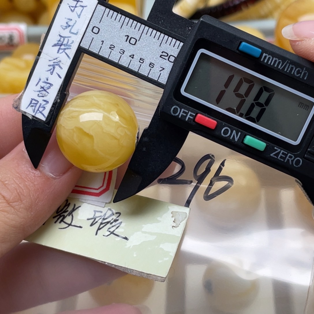 蜜蜡裸石未镶嵌司**达微瑕