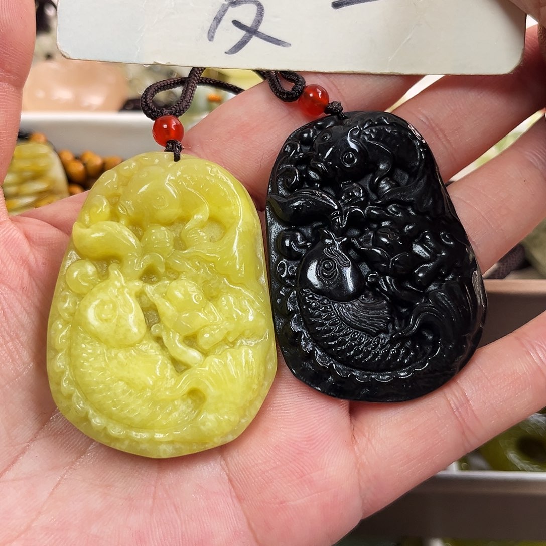 蛇纹石玉颈饰未镶嵌