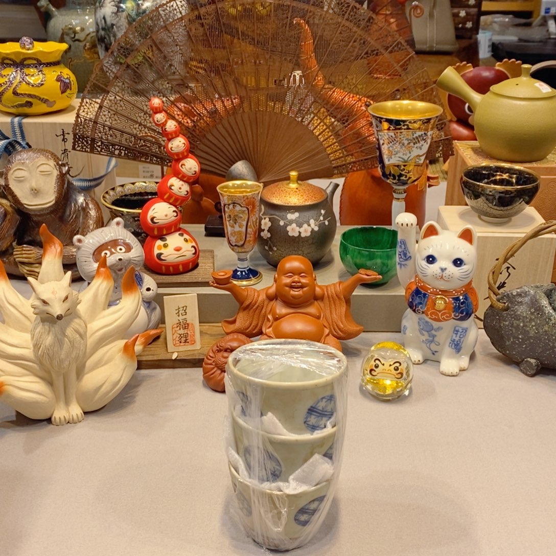 赵***）如图所示 观兰器物