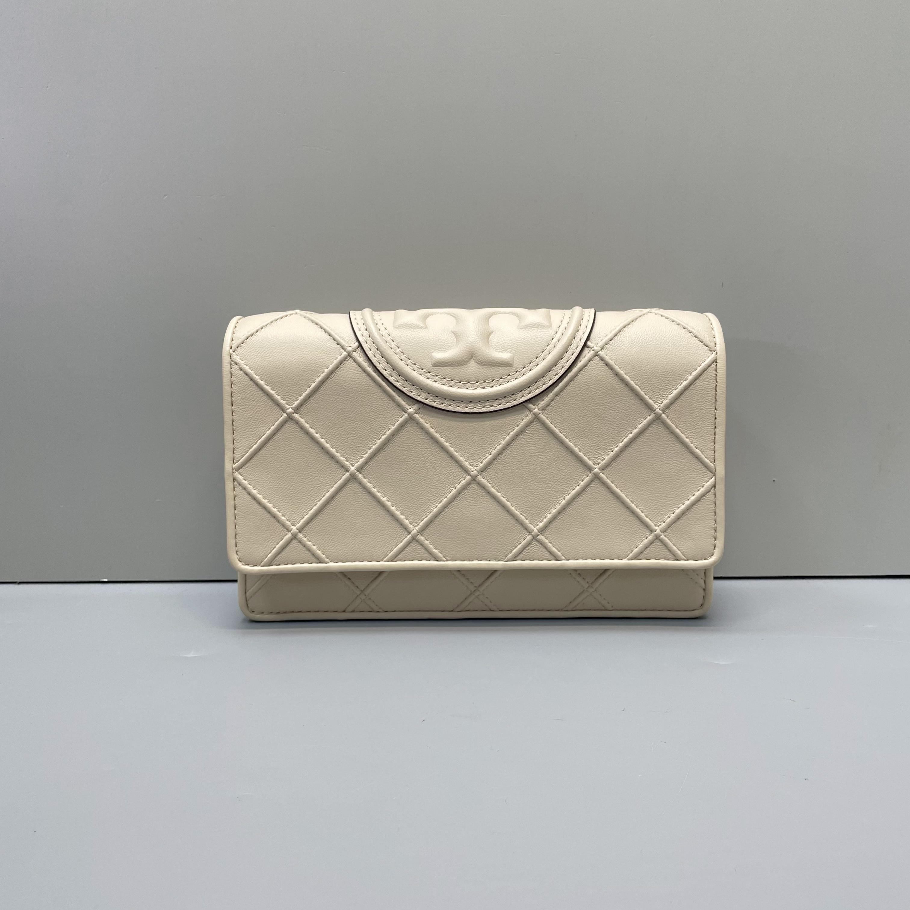 99新 TORY BURCH/汤丽柏琦 白色小号链条斜挎包19x13x4cmM021212