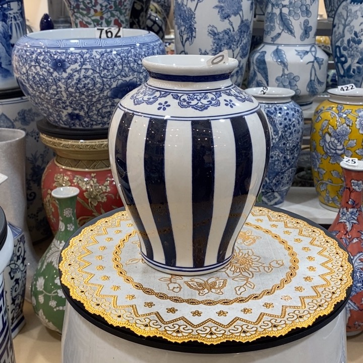 摆件手绘陶瓷花瓶摆件