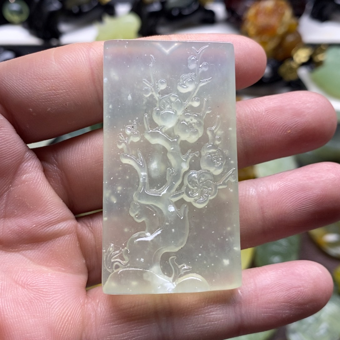 岫玉梅花吊坠未镶嵌