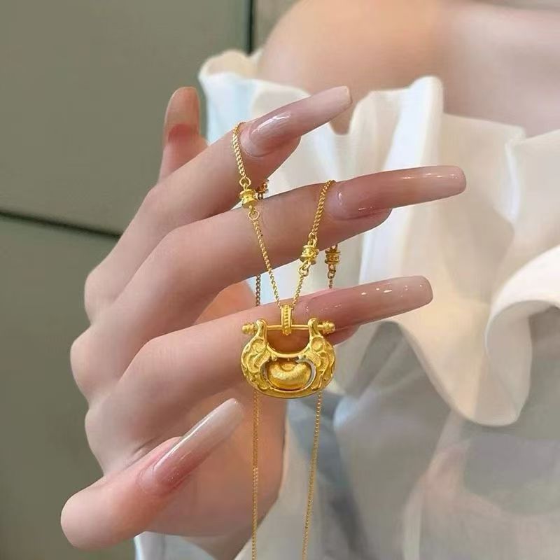 小锁吊坠   轻奢时尚百搭围巾