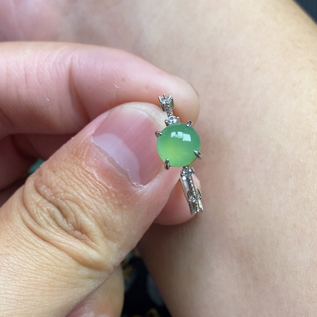 翡翠银S925镶嵌颈饰绿蛋面戒指