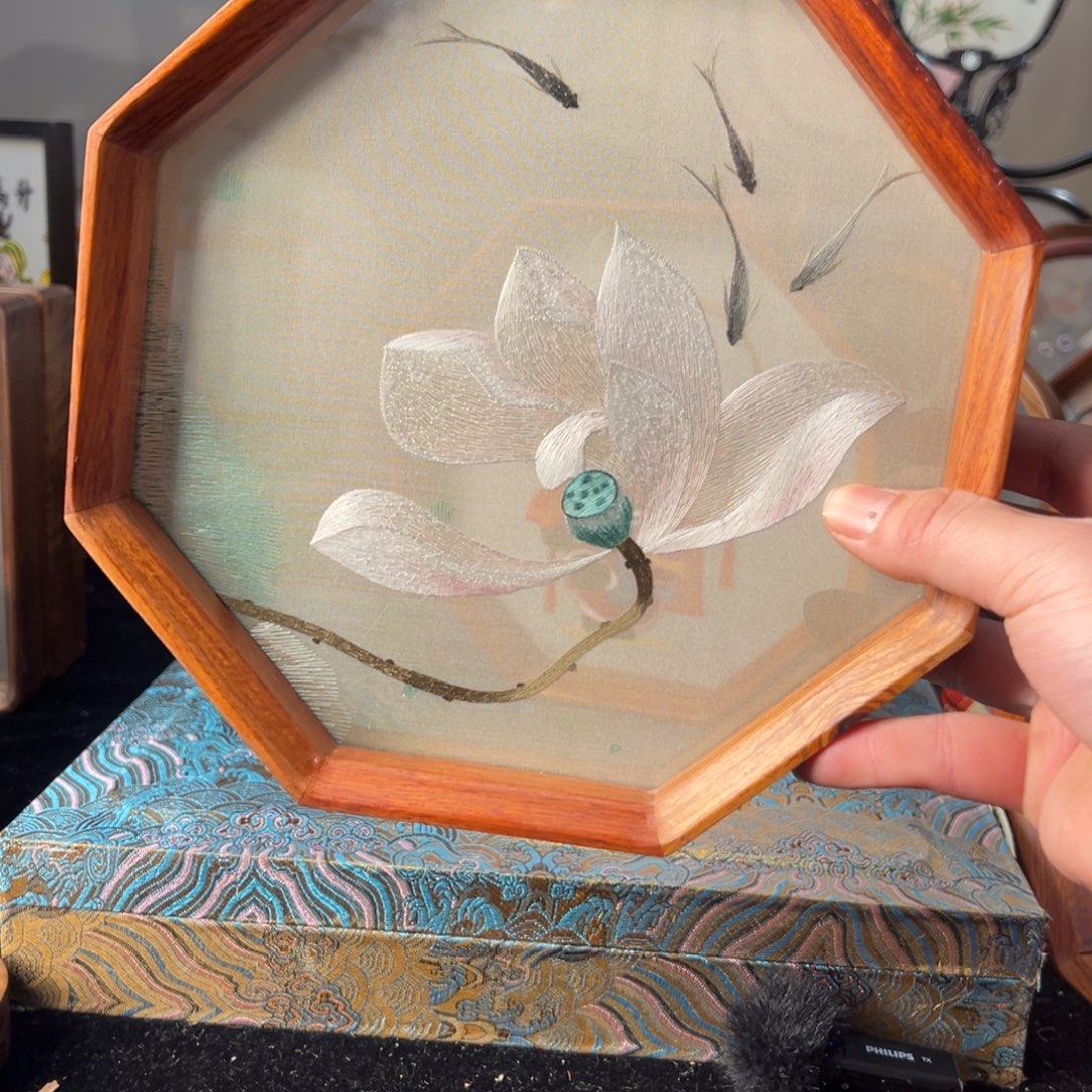 兔***猫刺绣纯手工刺绣双面绣实木摆件 