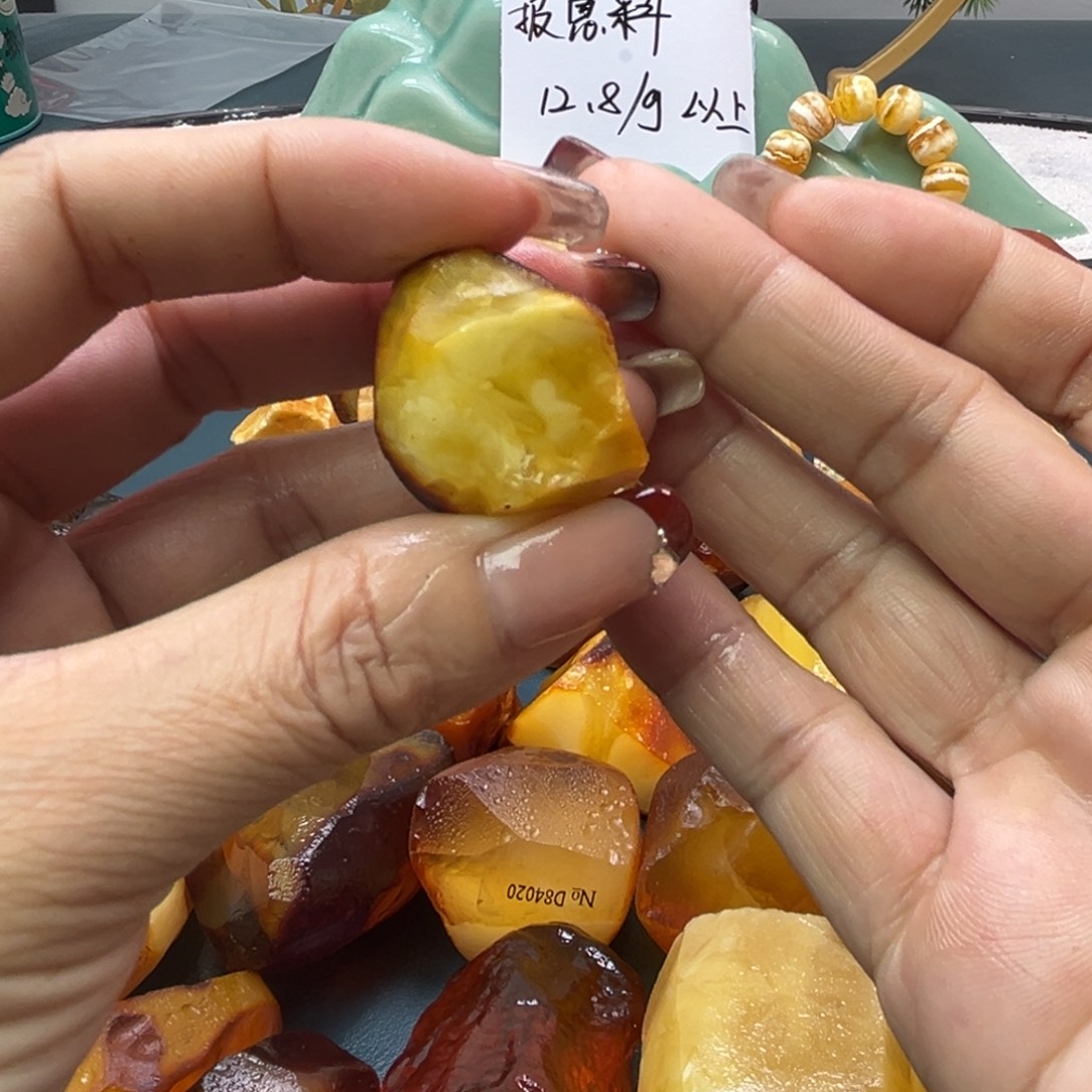劉****未镶嵌定制琥珀蜜蜡原石不退不换