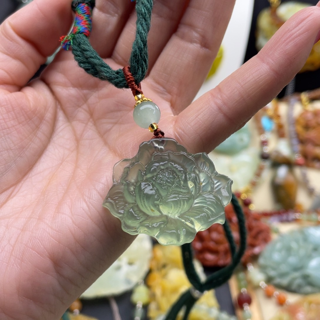 未镶嵌蛇纹石玉颈饰