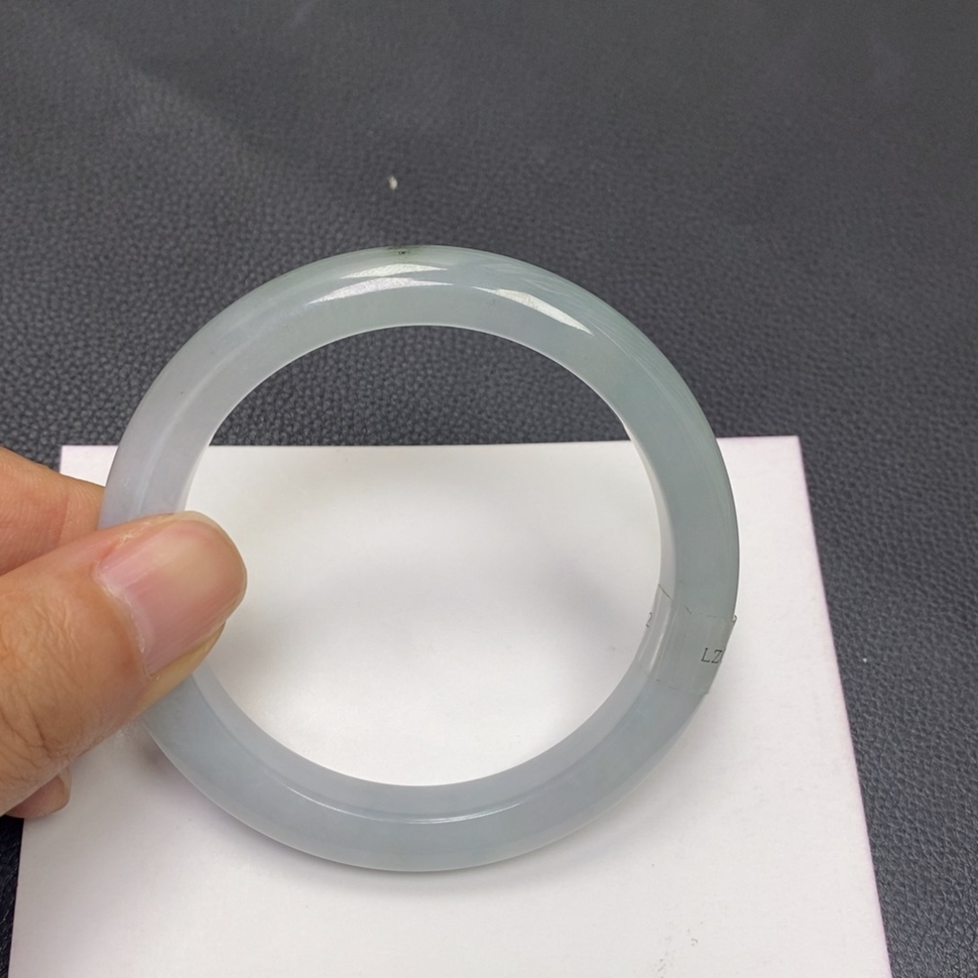 翡翠手镯未镶嵌55圈口