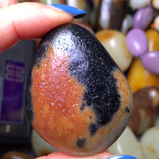 和田玉（翠青玉）未镶嵌珠宝奇石