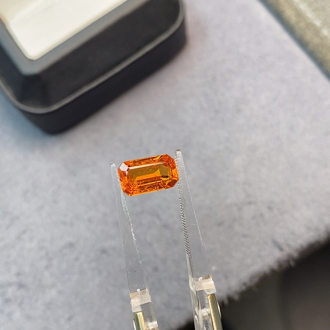 石榴石（芬达石）未镶嵌珠宝半成品2.95ct 