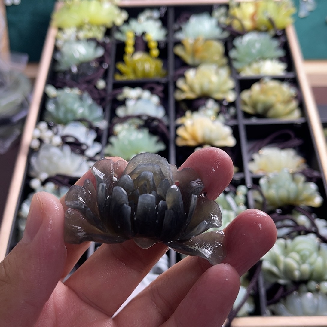 糯***）蛇纹石玉未镶嵌颈饰