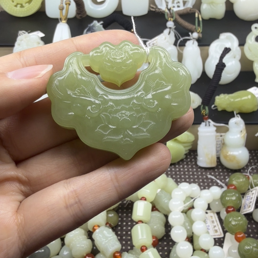 和田玉未镶嵌挂件