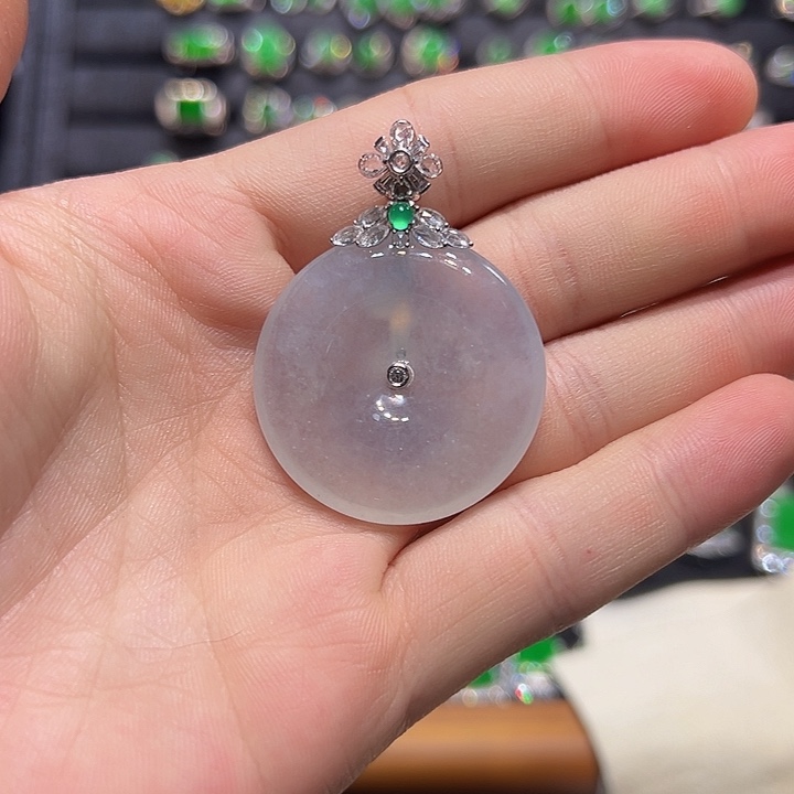 翡翠18K金镶嵌颈饰翡翠