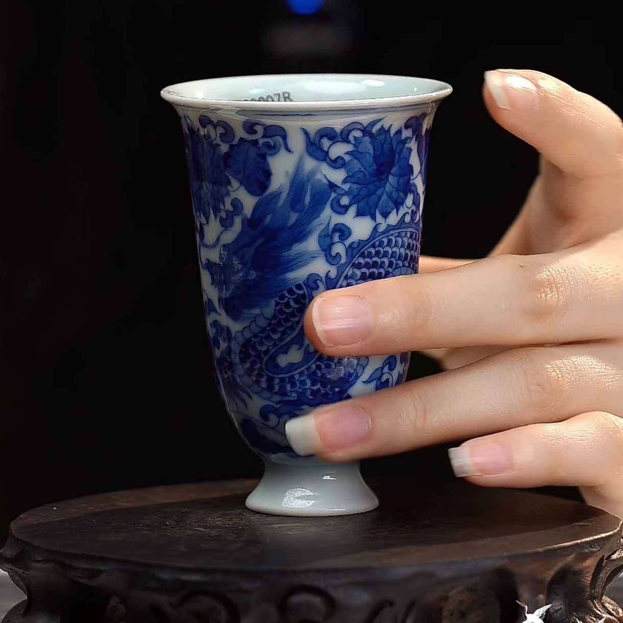 F青花龙穿花纹杯