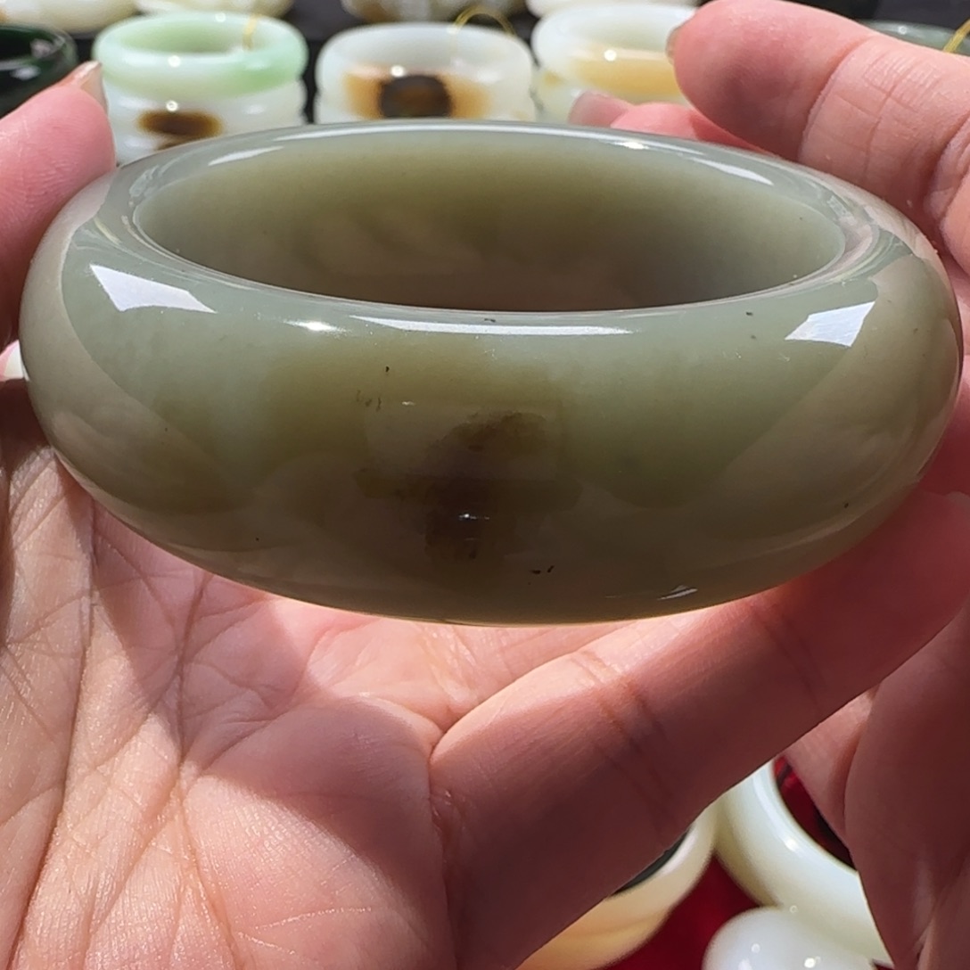 和田玉手镯未镶嵌