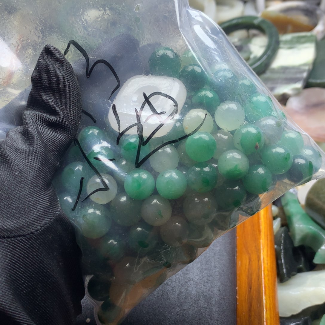 和田玉未镶嵌边角料小*