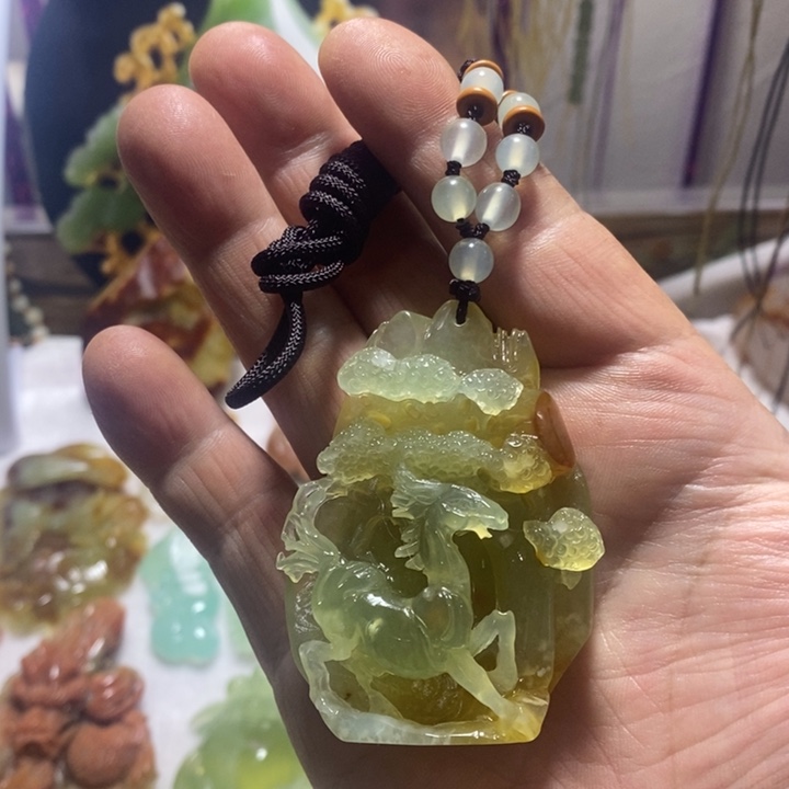 蛇纹石玉未镶嵌颈饰