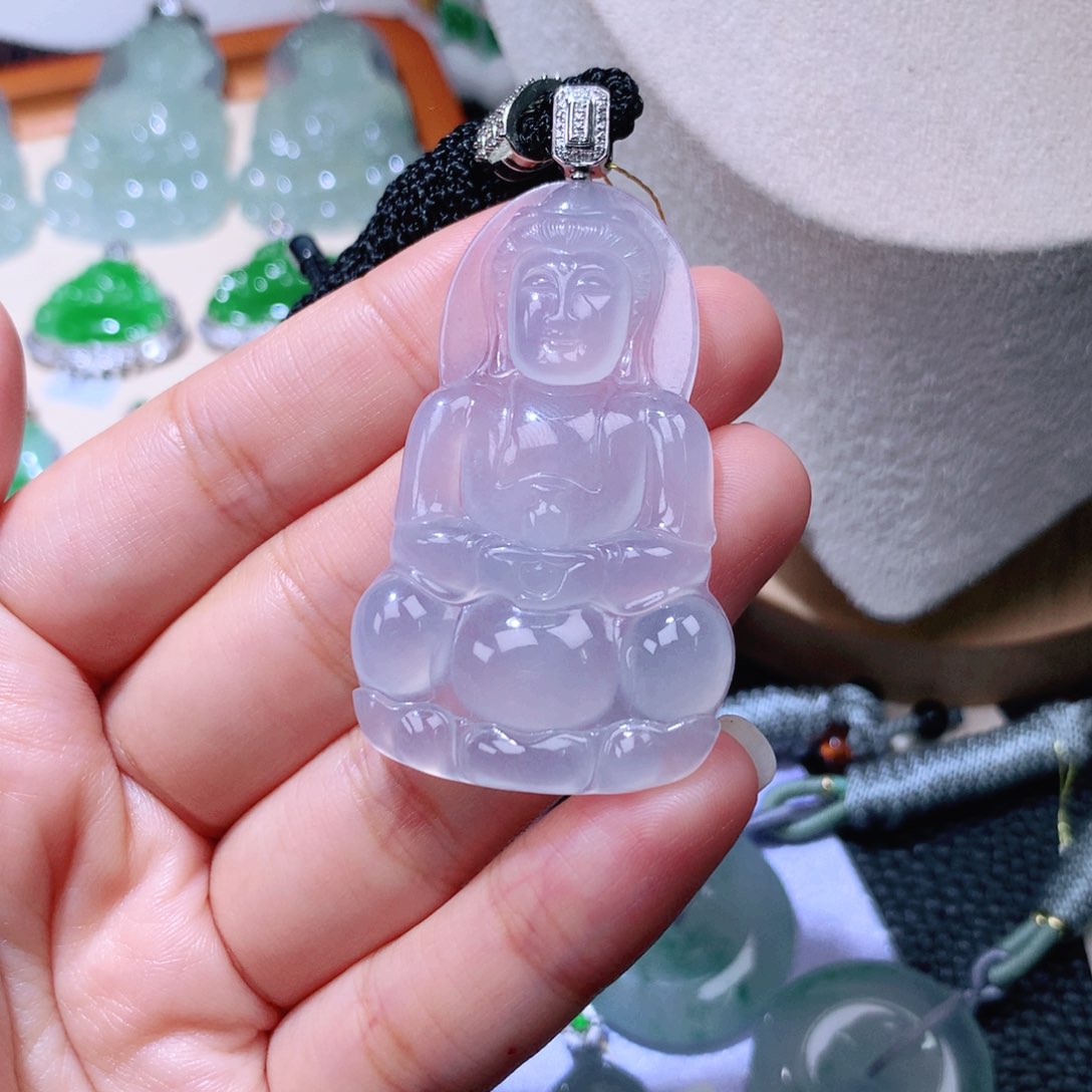 颈饰18K金镶嵌翡翠观音