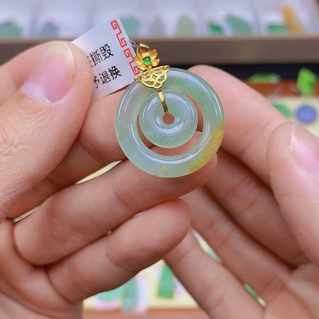 翡翠颈饰18K金镶嵌翡翠