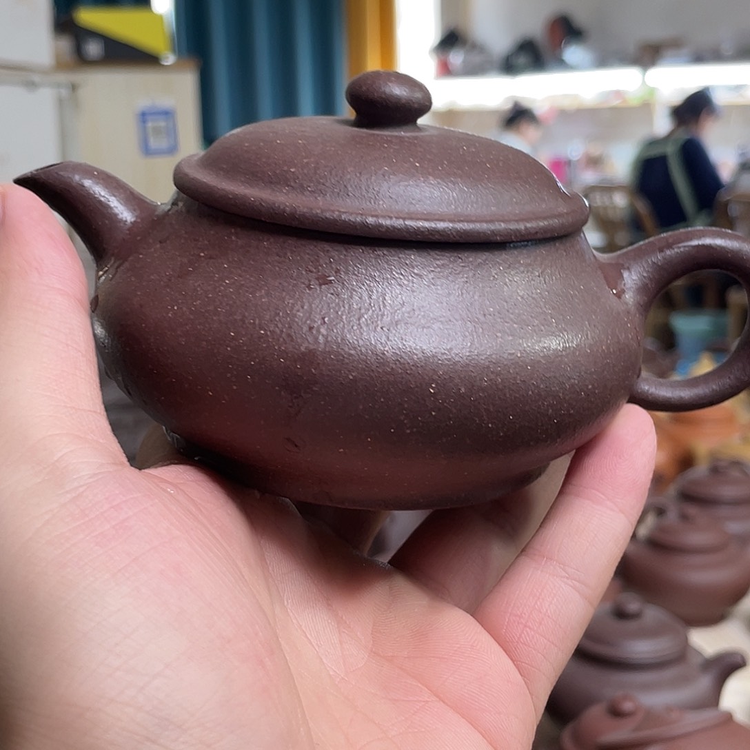茶壶紫砂微瑕明炉。    圆